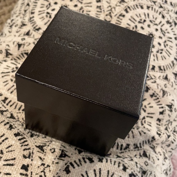 Womens Michael Kors watch NWT - Picture 6 of 10